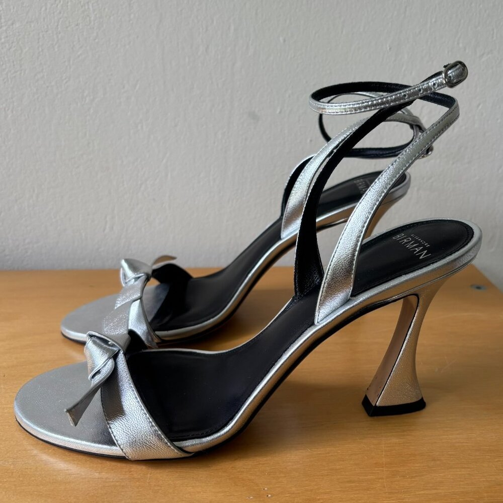 Alexandre Birman Clarita Bell 85MM Metallic Leather Sandals in Argento Silver